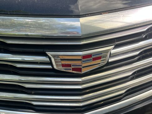 Used 2018 Cadillac XT5 Luxury w/ Driver Awareness Package FWD image 17
