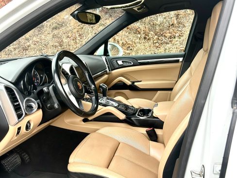 Used 2018 Porsche Cayenne image 9