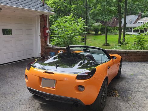 Used 2008 Pontiac Solstice Convertible 2D w/ Premium Package image 2