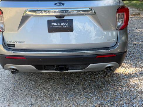 Used 2020 Ford Explorer Limited w/ Class III Trailer Tow Package RWD image 2