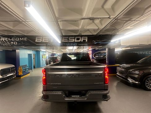 Used 2020 Chevrolet Silverado 1500 Custom w/ Custom Value Package RWD image 2