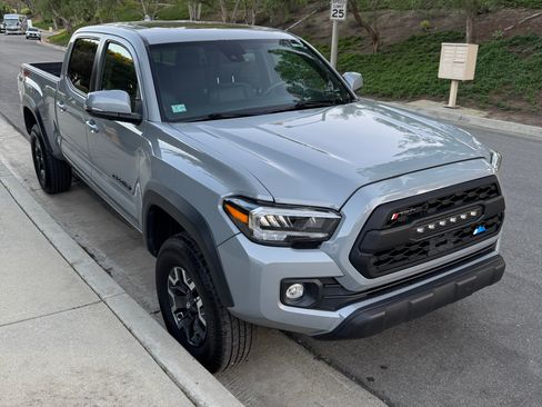 Used 2021 Toyota Tacoma TRD Off-Road w/ TRD Premium Off Road Package image 4