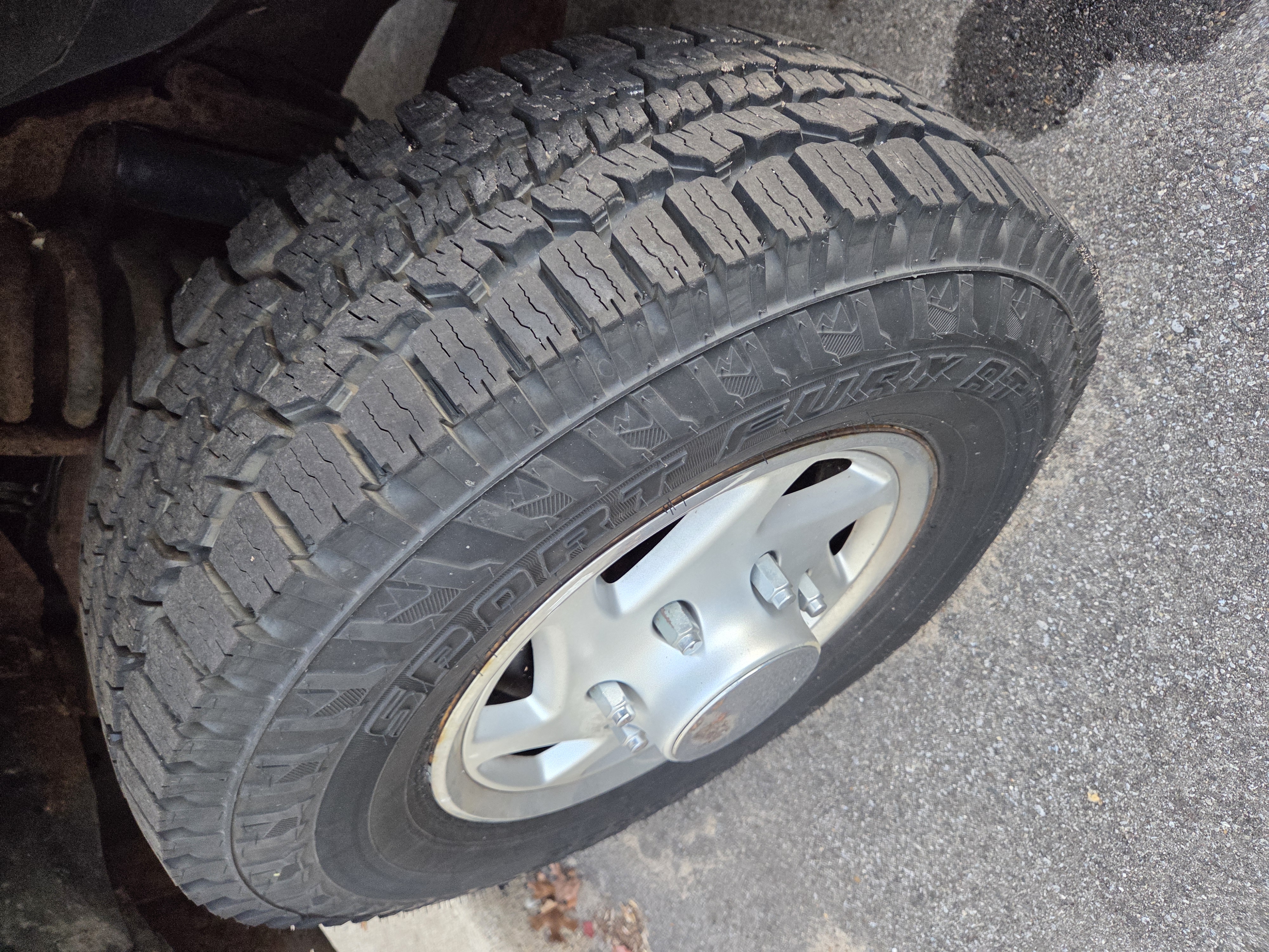 Used 2004 Ford E-350 and Econoline 350 Extended Super Duty RWD image 12