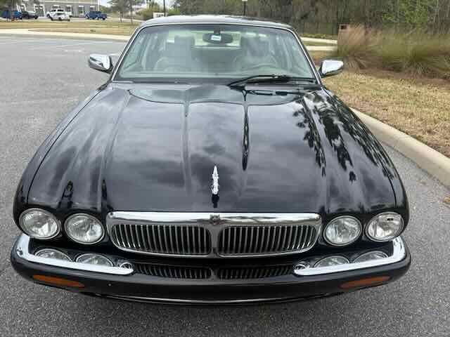 Used 2003 Jaguar XJ8 RWD image 2
