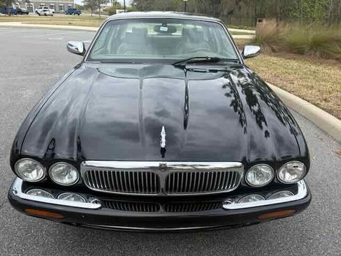 Used 2003 Jaguar XJ8 RWD image 2