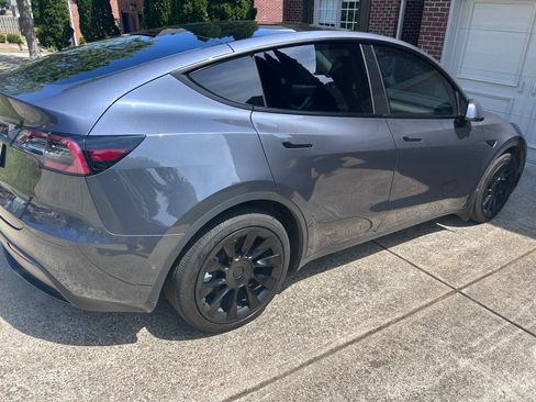 Used 2022 Tesla Model Y Long Range image 4