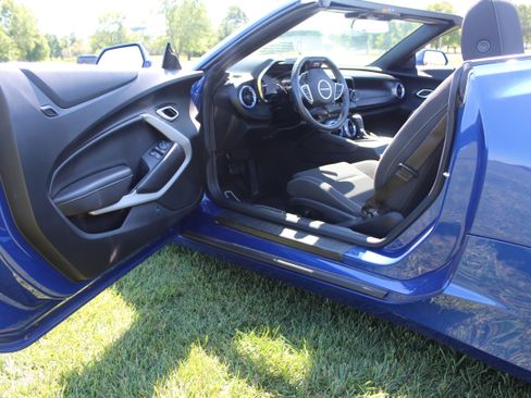 Used 2020 Chevrolet Camaro SS RWD image 10