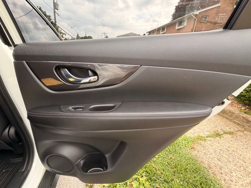 Used 2019 Nissan Rogue SV w/ Sun & Sound Touring Package AWD/4WD image 25