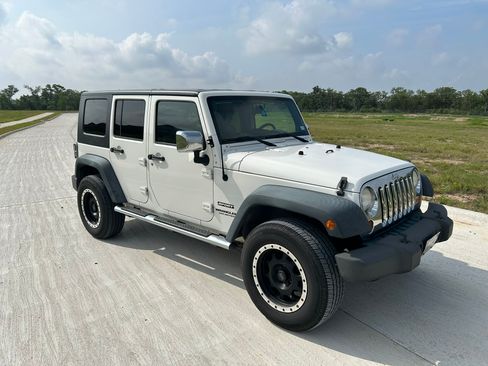 Used 2010 Jeep Wrangler Unlimited Sport AWD/4WD image 2