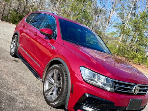 Used 2018 Volkswagen Tiguan SEL w/ R-Line Package image 1