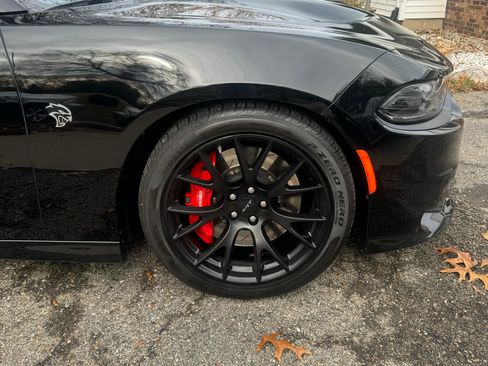 Used 2016 Dodge Charger SRT Hellcat w/ Harman/Kardon Audio Group image 9