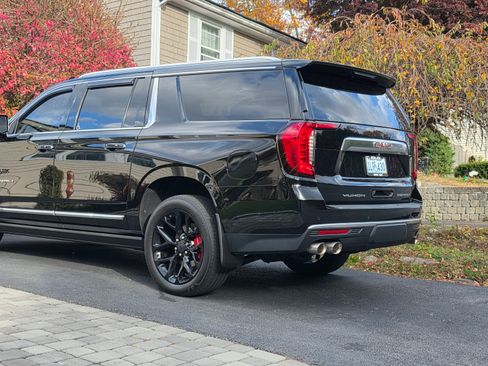 Used 2023 GMC Yukon XL Denali image 4