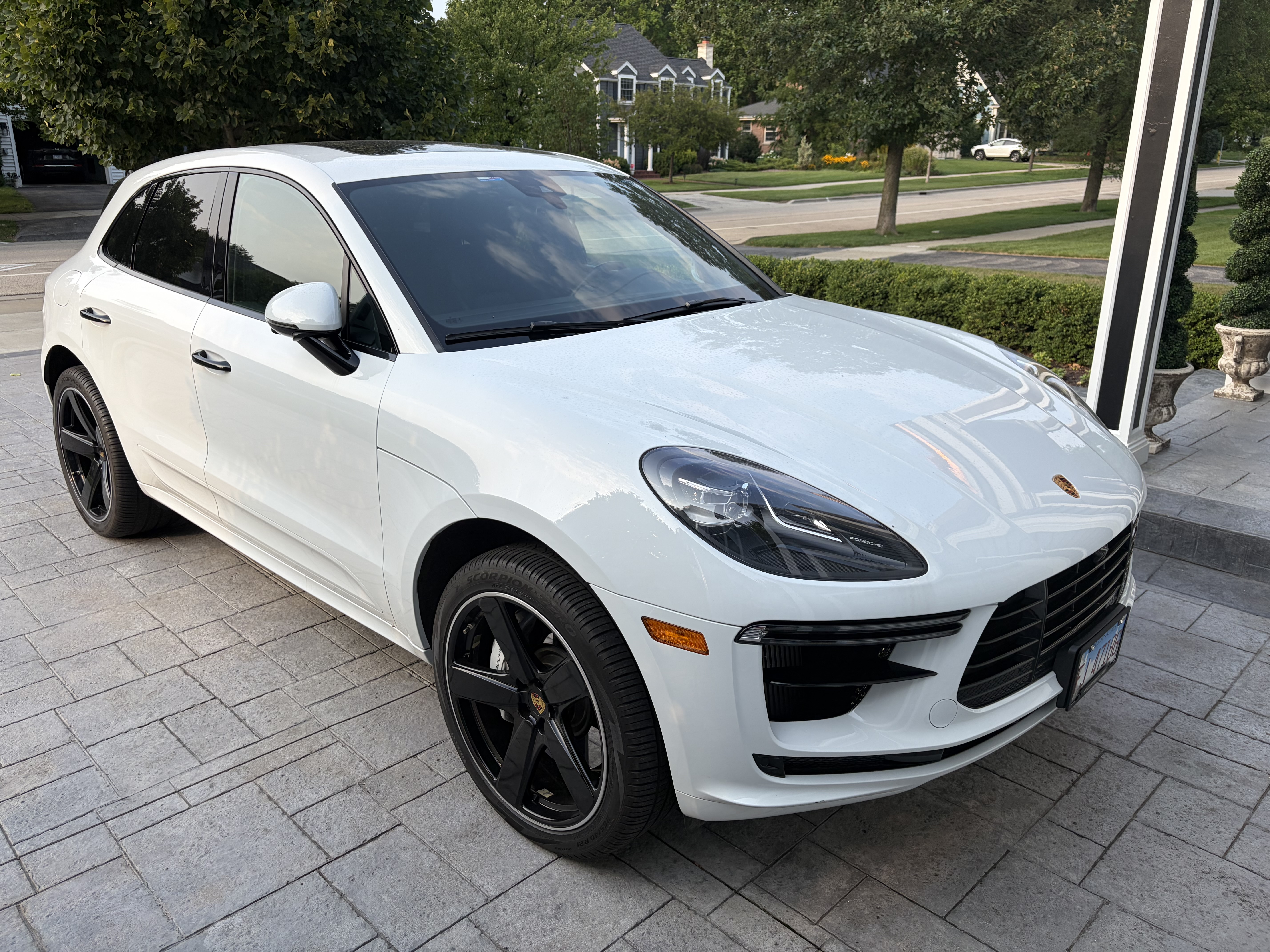 Used 2021 Porsche Macan Turbo AWD/4WD image 1