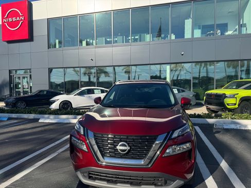 Used 2022 Nissan Rogue SV image 11