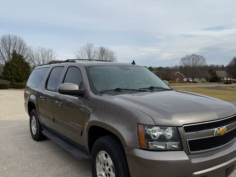 Used 2012 Chevrolet Suburban LT w/ Luxury Package image 1