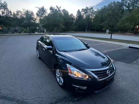 Used 2015 Nissan Altima 2.5 SL w/ Technology Package FWD image 2