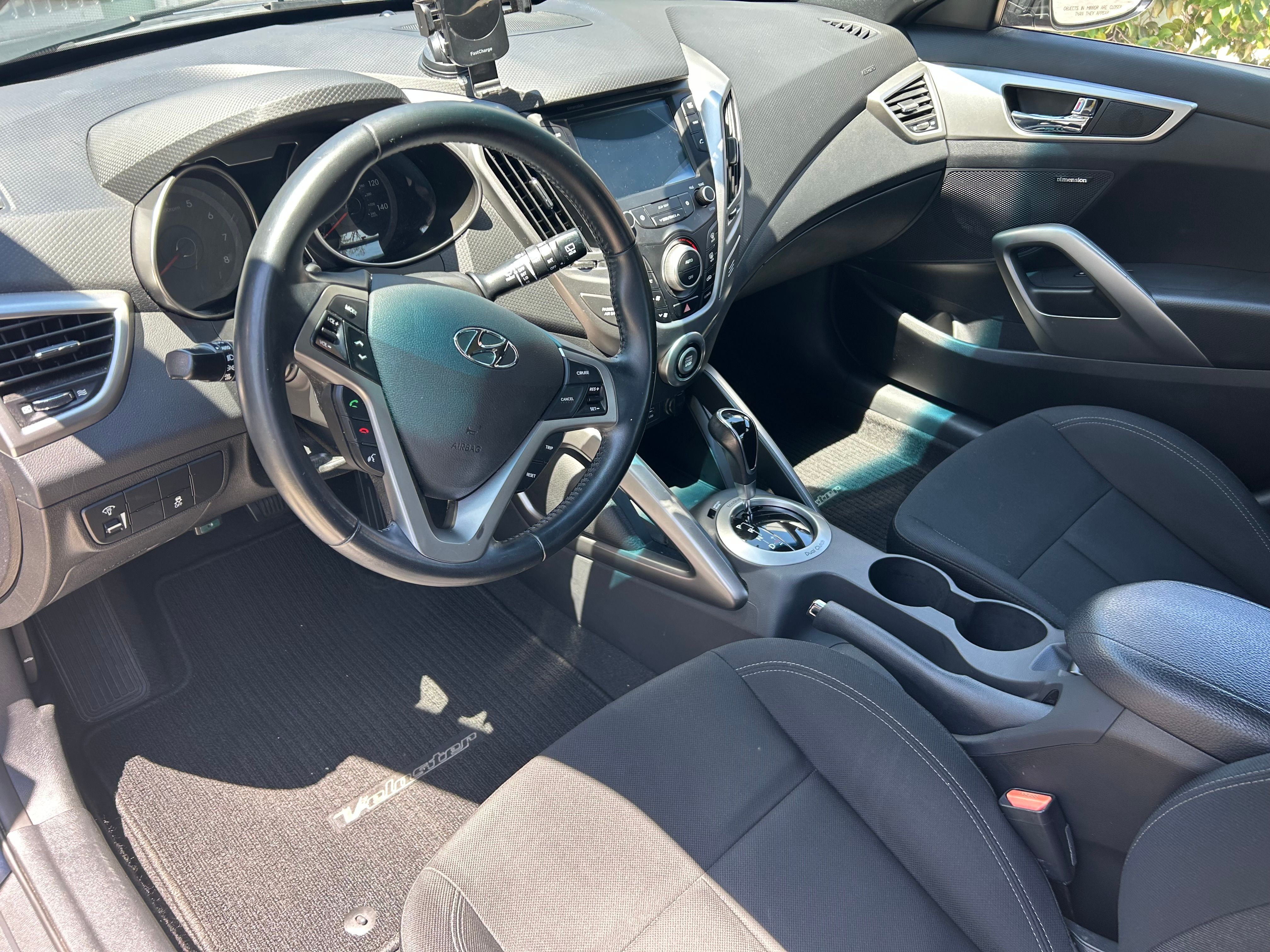 Used 2017 Hyundai Veloster Value Edition FWD image 9
