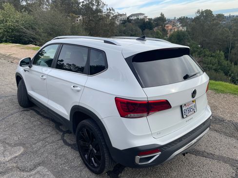 Used 2022 Volkswagen Taos SE image 9