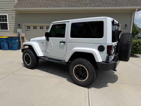 Used 2018 Jeep Wrangler Sahara AWD/4WD image 4