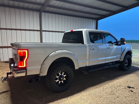 Used 2019 Ford F250 Lariat w/ Lariat Ultimate Package AWD/4WD image 10