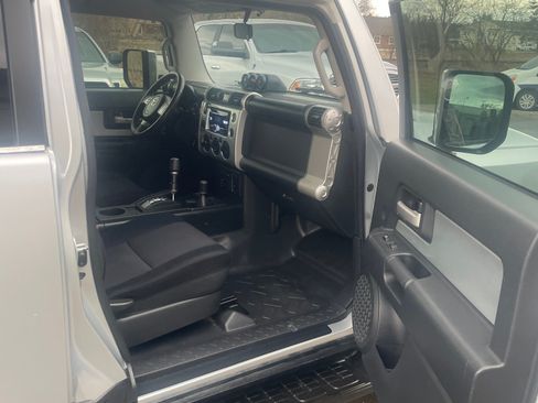Used 2007 Toyota FJ Cruiser 4WD image 8