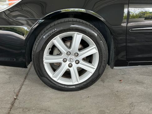 Used 2005 Toyota Camry LE FWD image 1