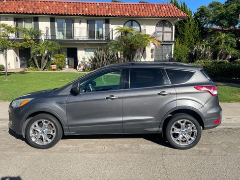 Used 2013 Ford Escape SE FWD image 2