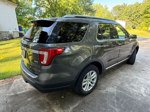 Used 2018 Ford Explorer XLT w/ Equipment Group 201A AWD/4WD image 8