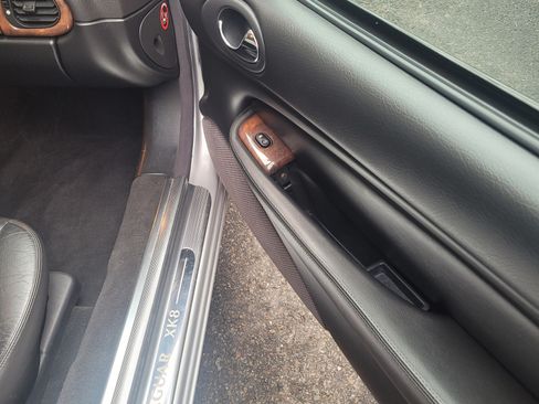 Used 2001 Jaguar XK8 Convertible image 6