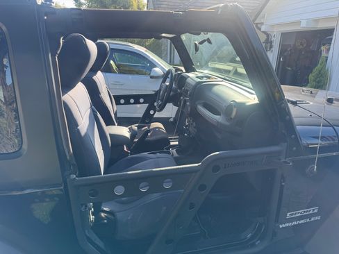 Used 2012 Jeep Wrangler Sport w/ Connectivity Group AWD/4WD image 8
