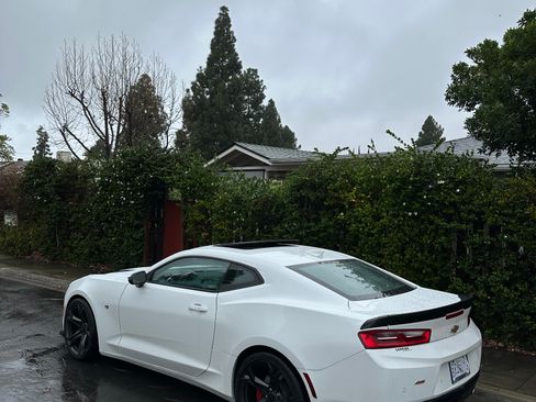 Used 2018 Chevrolet Camaro SS image 2
