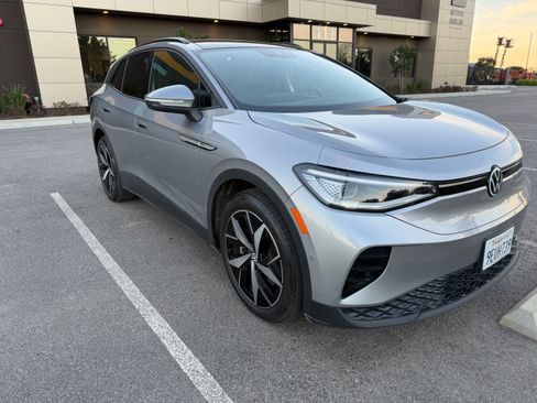 Used 2023 Volkswagen ID.4 Pro S image 2