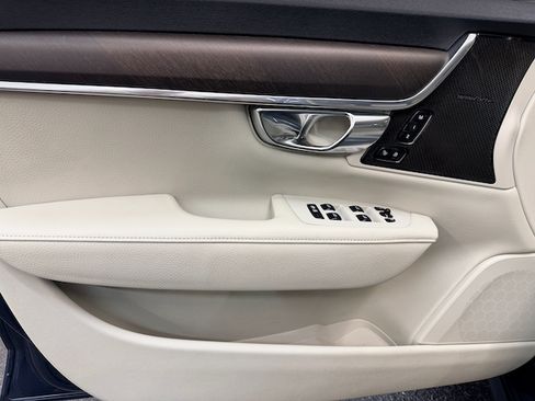 Used 2020 Volvo V90 T6 Cross Country image 13