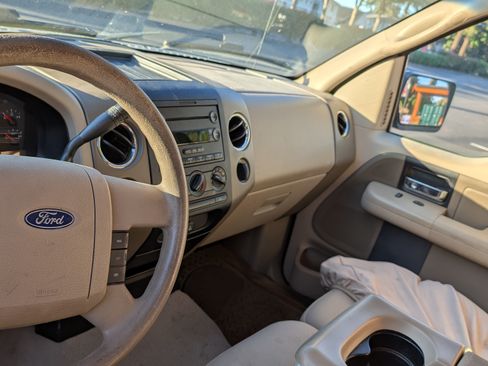 Used 2005 Ford F150 XLT image 9