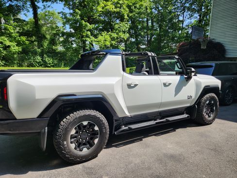 Used 2022 GMC Hummer EV Edition 1 w/ LPO, Illumination Package AWD/4WD image 3