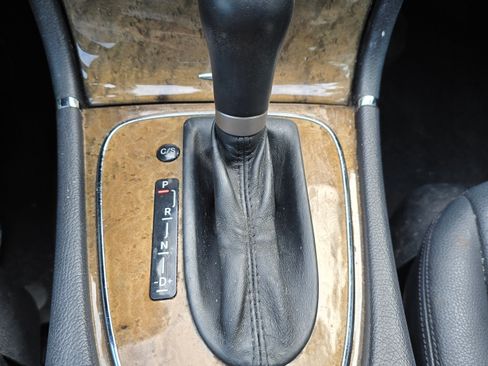 Used 2009 Mercedes-Benz E 350 Sedan image 16