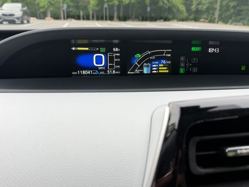 Used 2019 Toyota Prius L Eco FWD image 10
