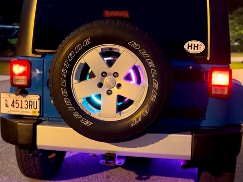 Used 2011 Jeep Wrangler Unlimited Sahara w/ Connectivity Group image 30