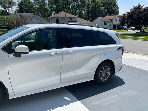 Used 2022 Toyota Sienna XLE w/ XLE Plus Package FWD image 6