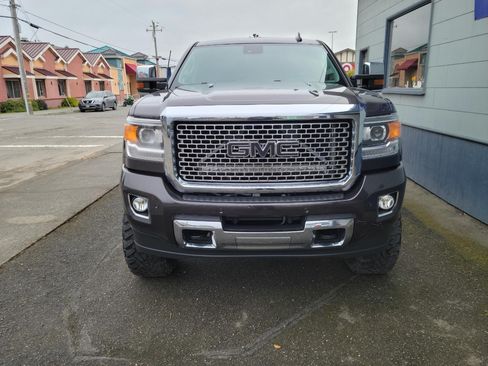 Used 2015 GMC Sierra 2500 Denali w/ Duramax Plus Package image 5