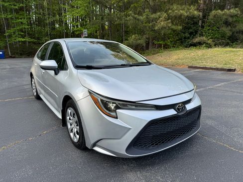 Used 2020 Toyota Corolla LE image 1