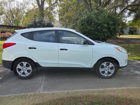 Used 2011 Hyundai Tucson GL image 5