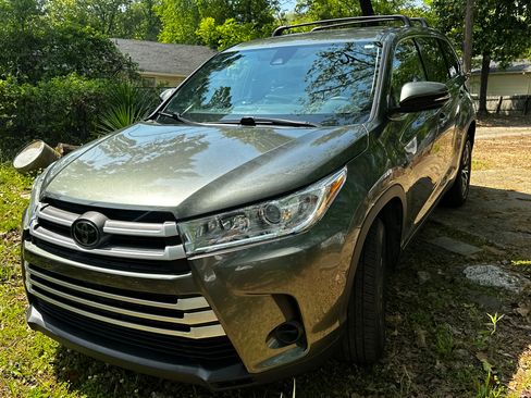 Used 2019 Toyota Highlander LE image 6
