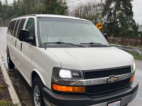 Used 2016 Chevrolet Express 3500 LT w/ LT Preferred Equipment Group image 12