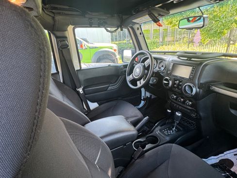 Used 2016 Jeep Wrangler Unlimited Sport w/ Quick Order Package 24S AWD/4WD image 8