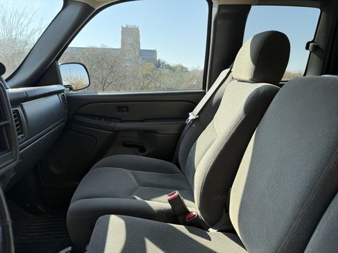 Used 2005 Chevrolet Silverado 1500 LS image 6