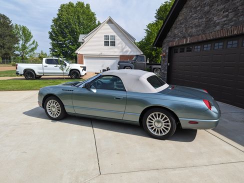 Used 2004 Ford Thunderbird Pacific Coast image 2