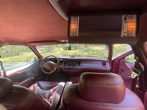 Used 1997 Lincoln Town Car Cartier RWD image 20