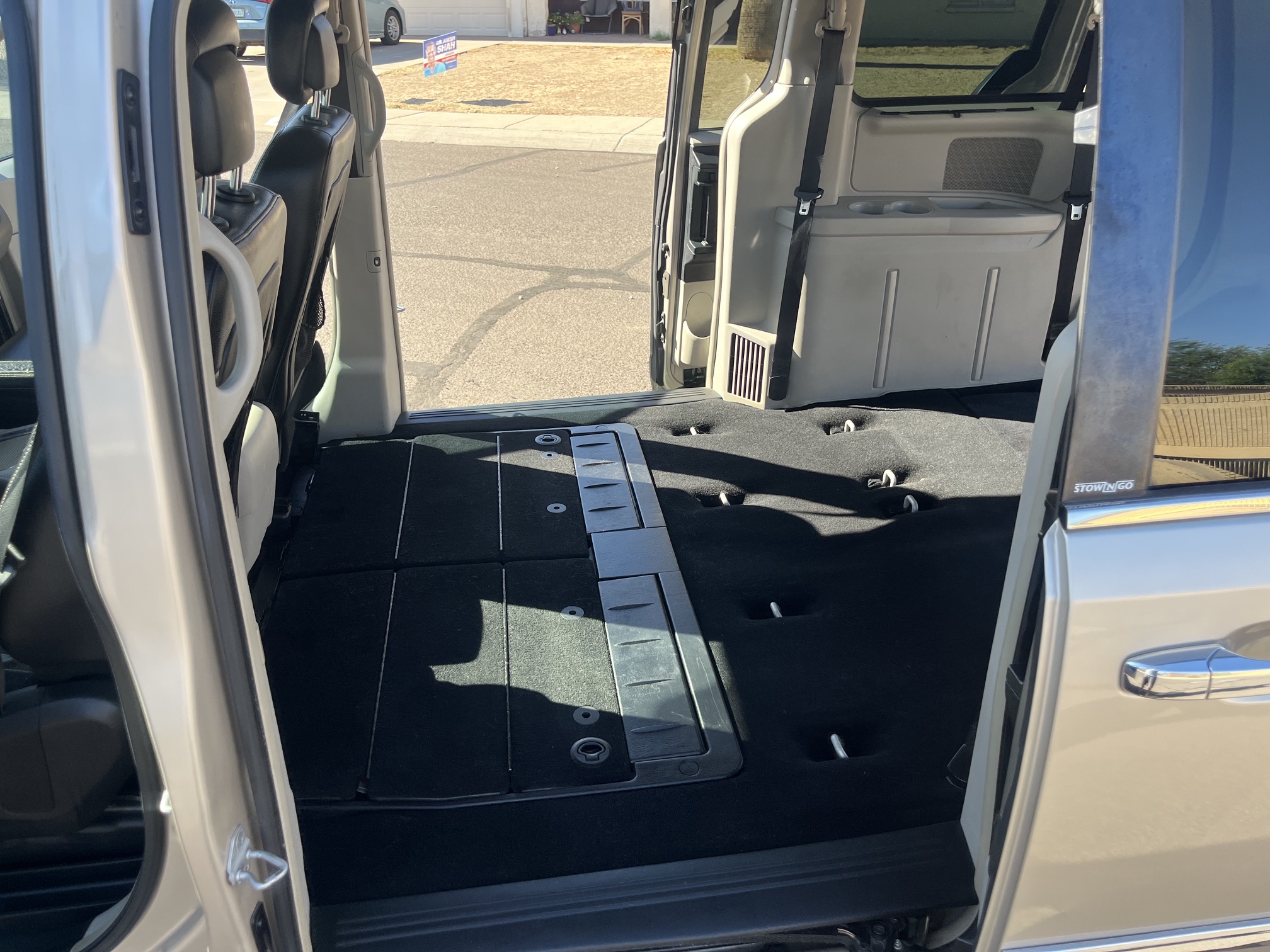 Used 2013 Chrysler Town & Country Touring-L w/ Premium Group FWD image 14