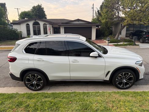 Used 2022 BMW X5 xDrive40i AWD/4WD image 4